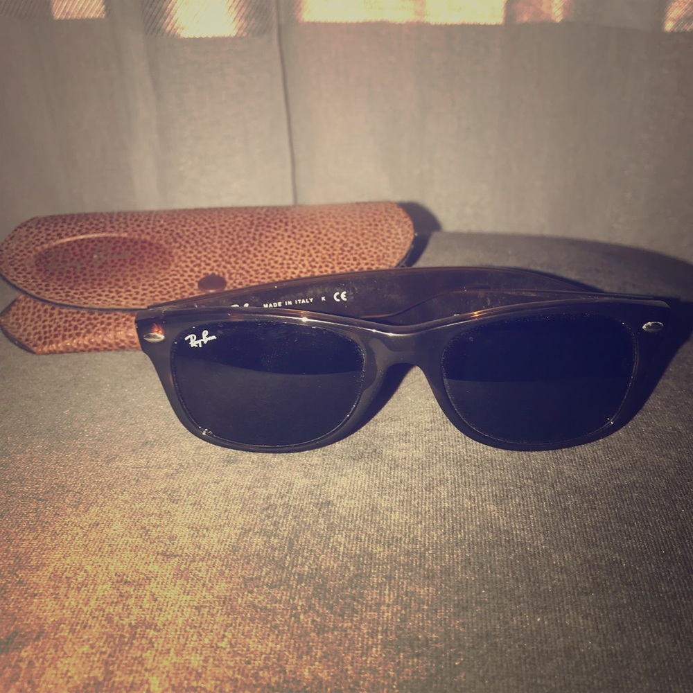 Ray-Ban wayfarer tortoise sunglasses